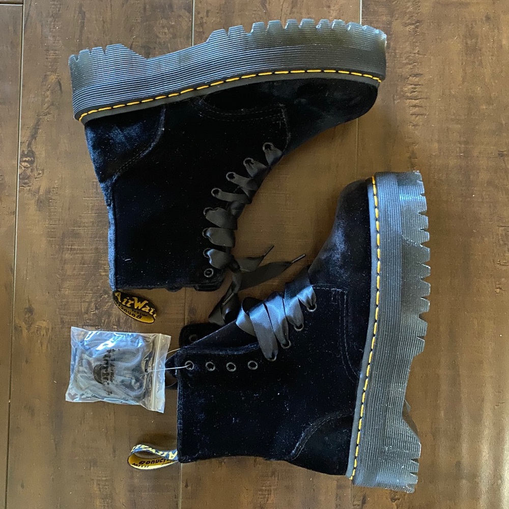 Dr. Martens Jadon Velvet - Picture 8 of 10
